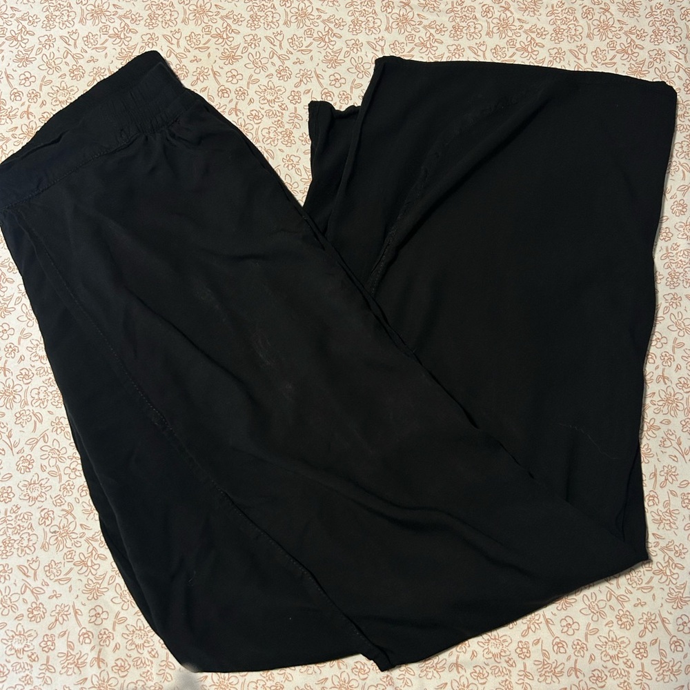 LRA VIDA Women’s Black flowy pants